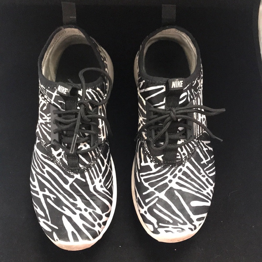 Nike Juvenate Print Sneakers Well Worn - Picture 2 of 8